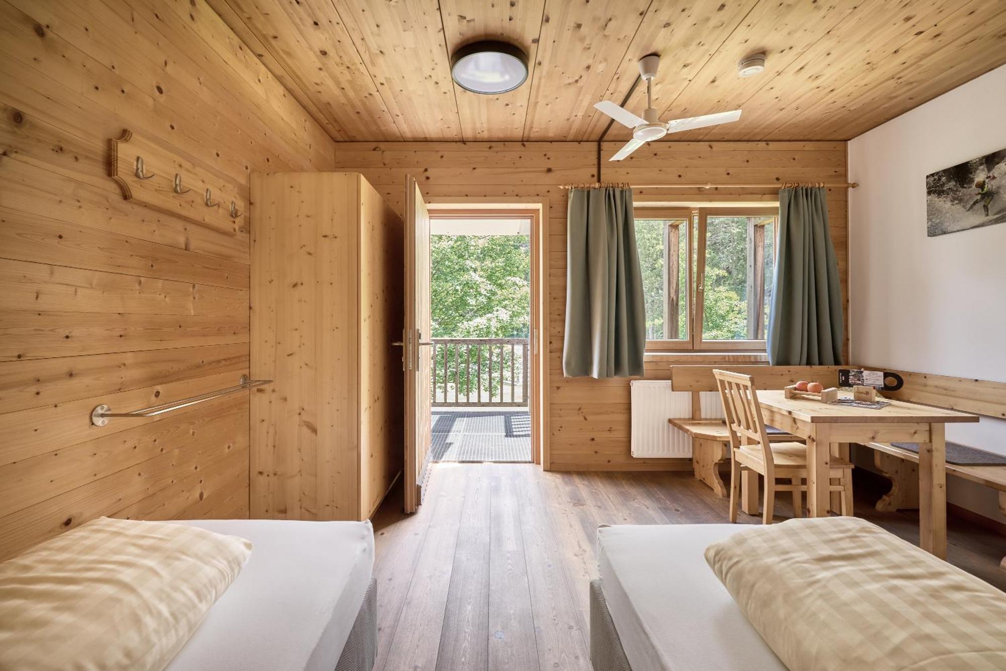 ホテル Area 47 - Tirol エッツタール・バーンホフ エクステリア 写真