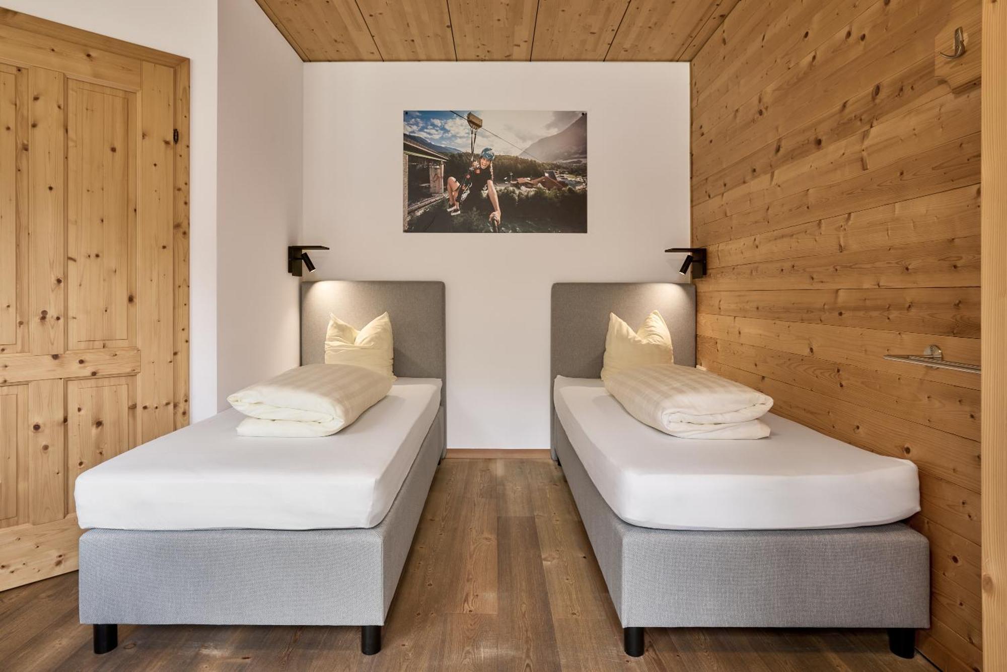 ホテル Area 47 - Tirol エッツタール・バーンホフ エクステリア 写真