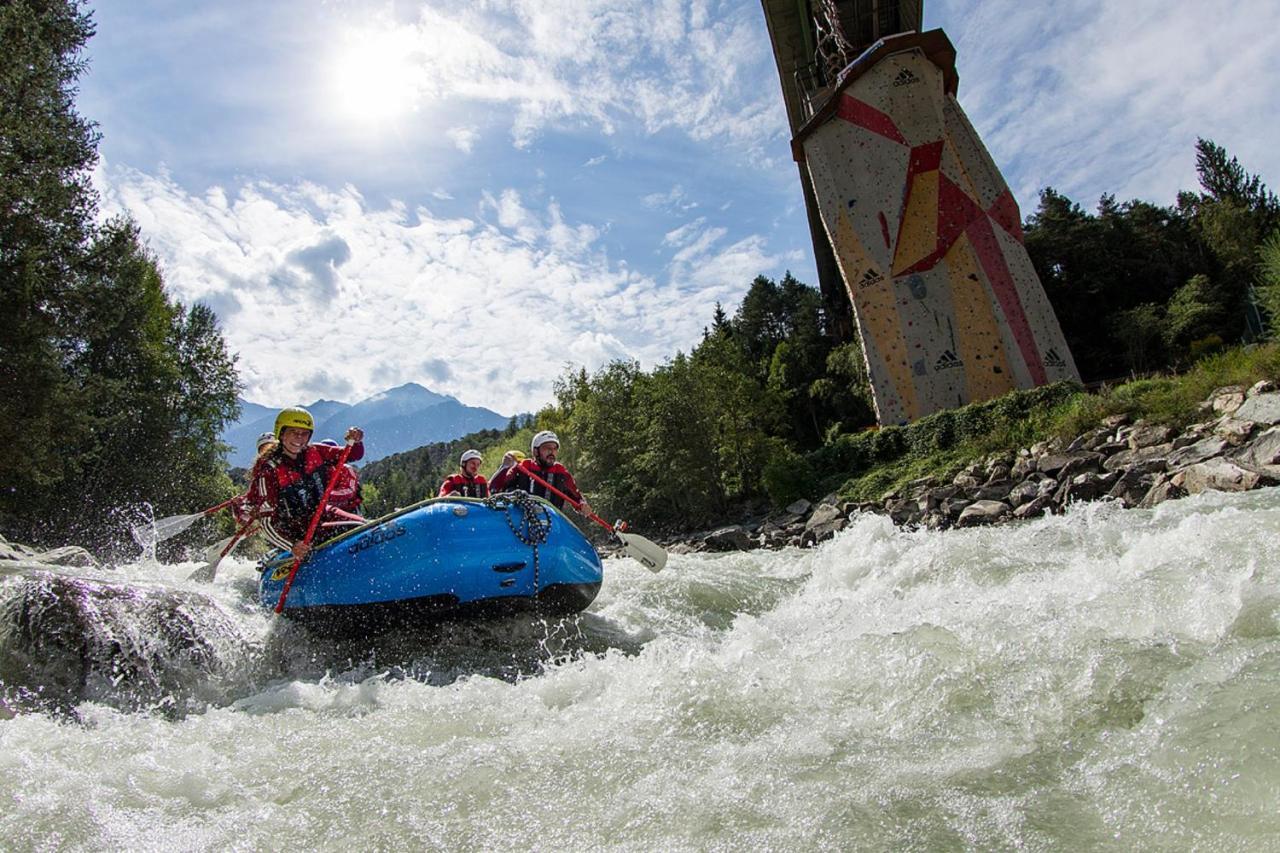 ホテル Area 47 - Tirol エッツタール・バーンホフ エクステリア 写真